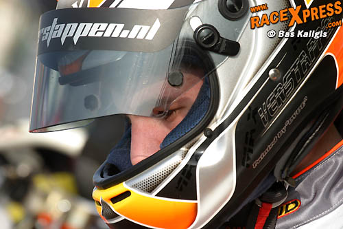 Verstappen weergaloos bij debuut